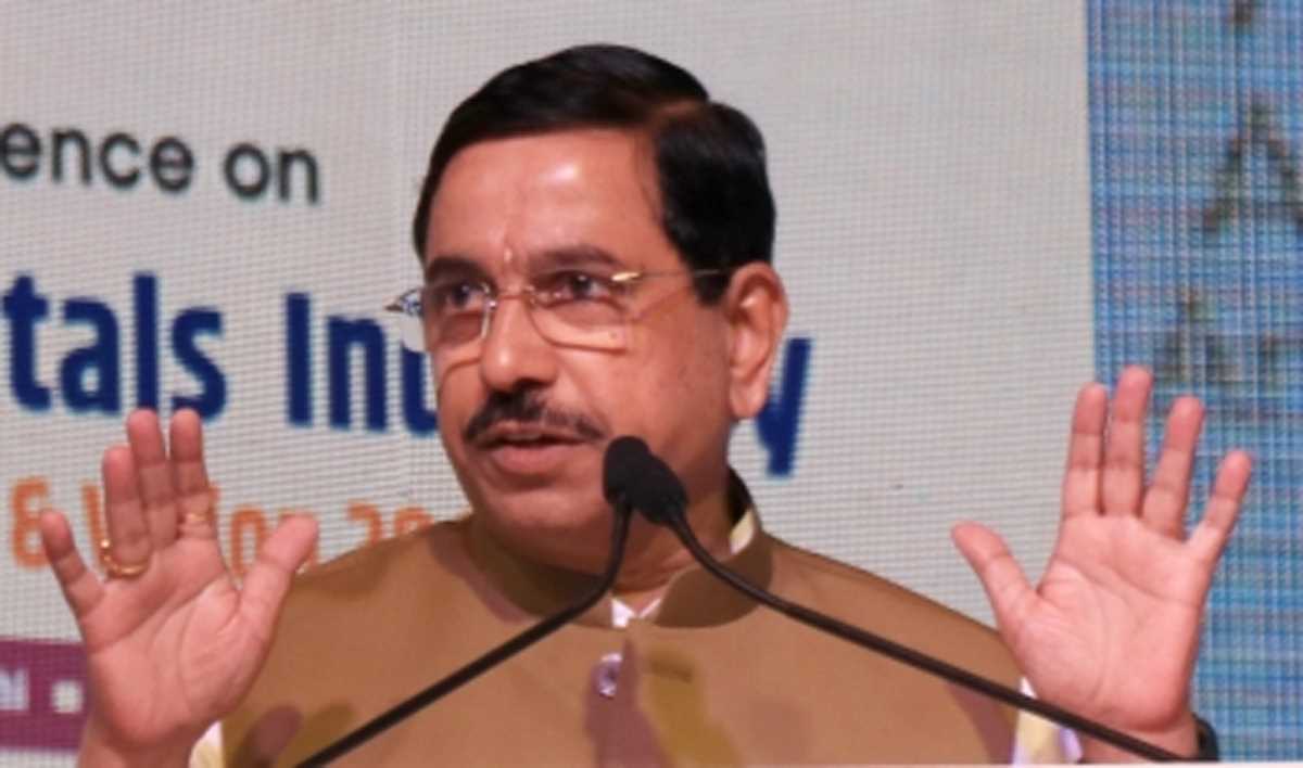 संसद के शीतकालीन सत्र से पहले सरकार ने मंगलवार को बुलाई सर्वदलीय बैठक